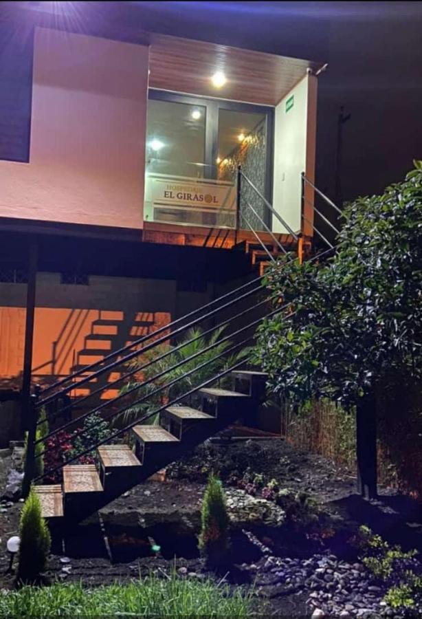 Hospedaje El Girasol Tababela キト エクステリア 写真