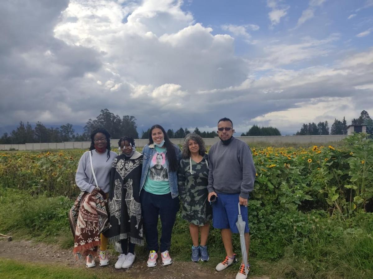 Hospedaje El Girasol Tababela キト エクステリア 写真