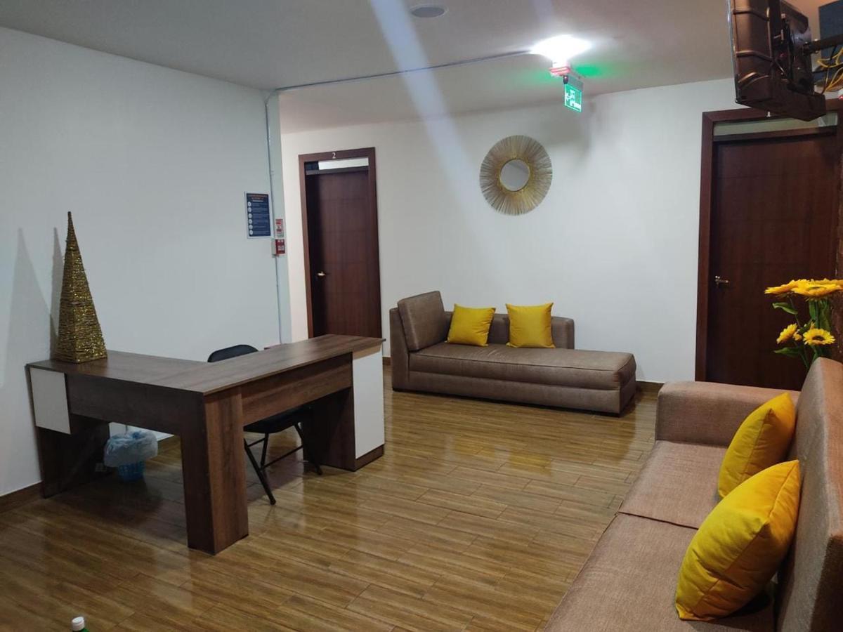 Hospedaje El Girasol Tababela キト エクステリア 写真
